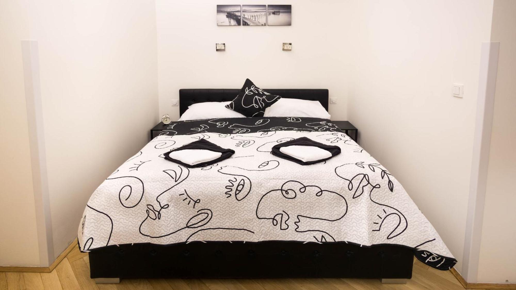 Black & White Apartment Prague By Wenceslas Square And Muzeum Exterior foto